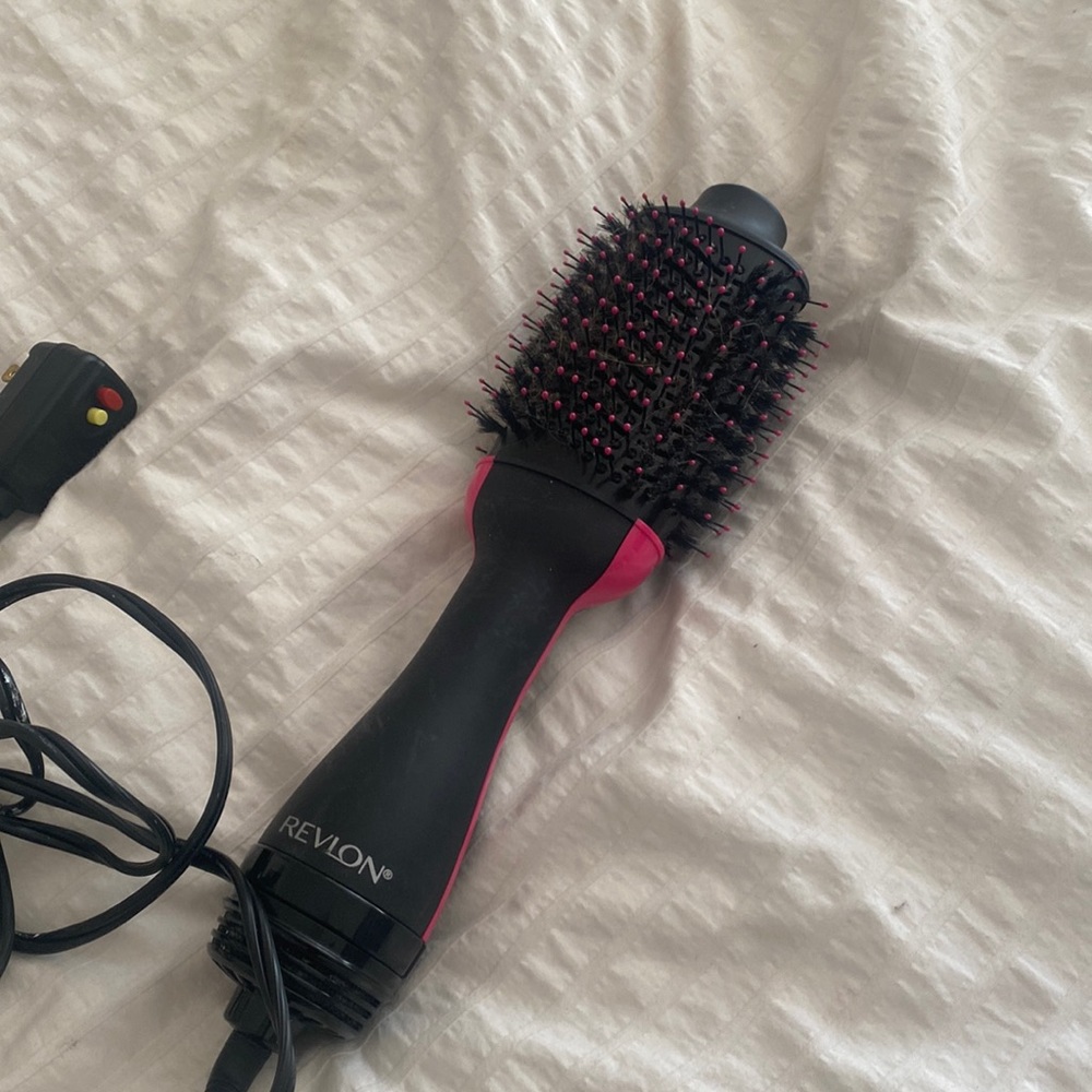 One step blow dryer and Volumizing brush
